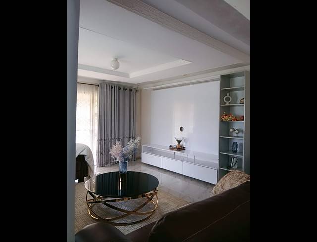 4 BEDROOM FREESTANDING FOR SALE IN SWEETWATERS